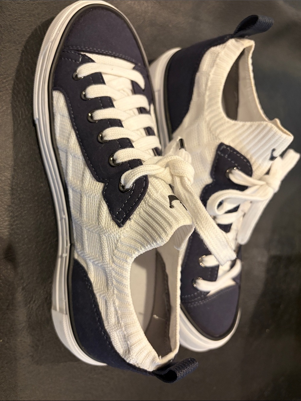 Oliver Thomas Navy and White Knit Lace-Up Sneakers Women’s 7.5